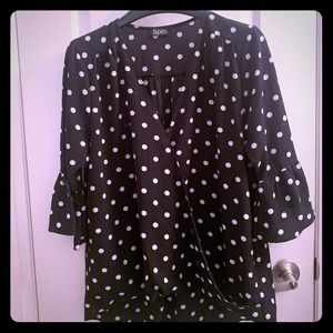 🎀 Polka dot blouse NWOT 🎀